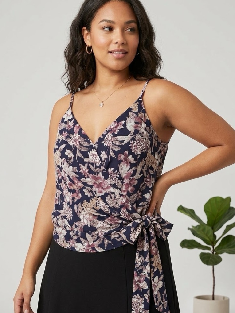 Veronica M Navy Floral Tie-Waist V-Neck Cami Adjustable Spaghetti Straps Size S